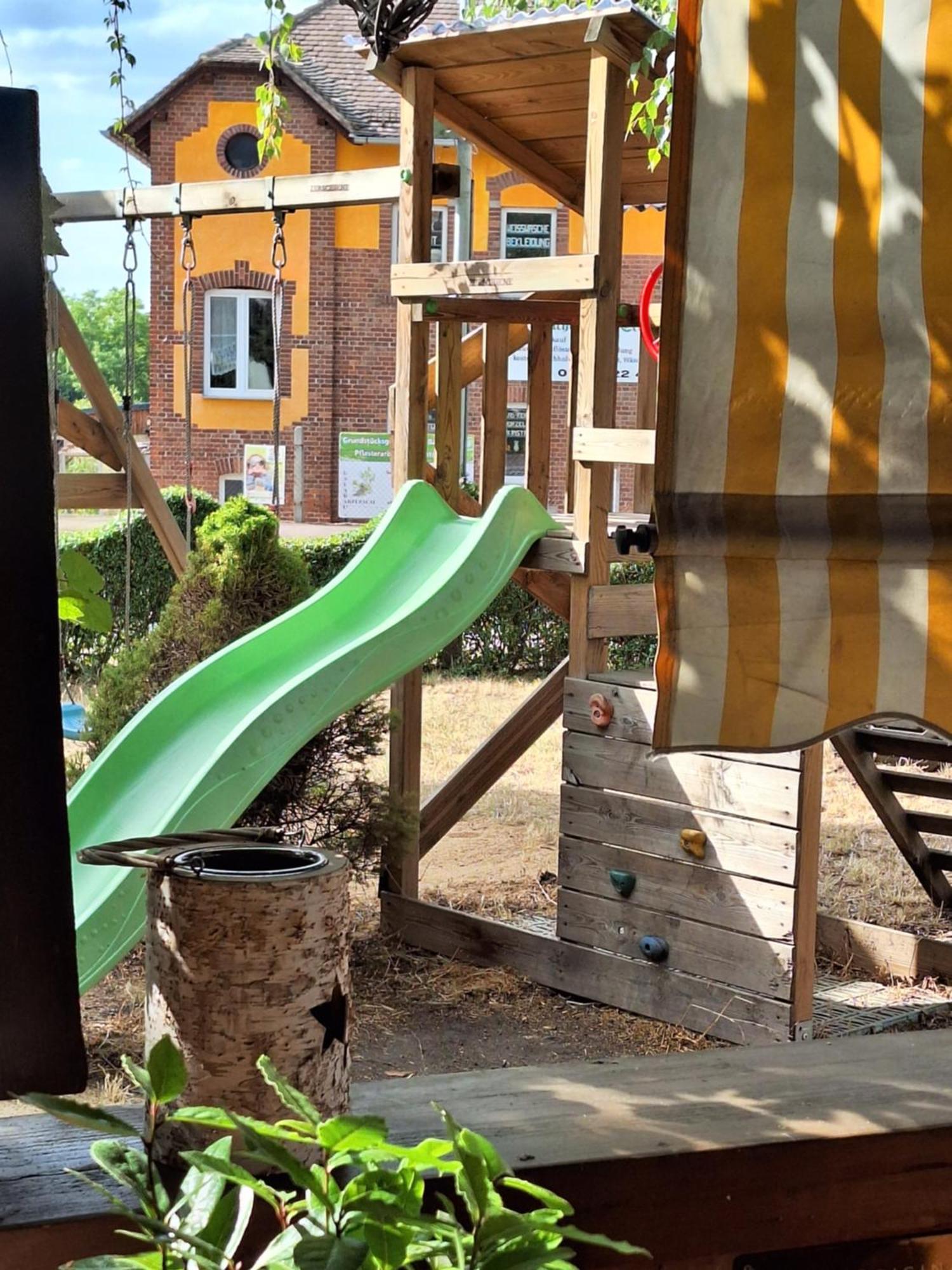 Gaststaette Und Pension Zur Schiene Merseburg Exterior foto