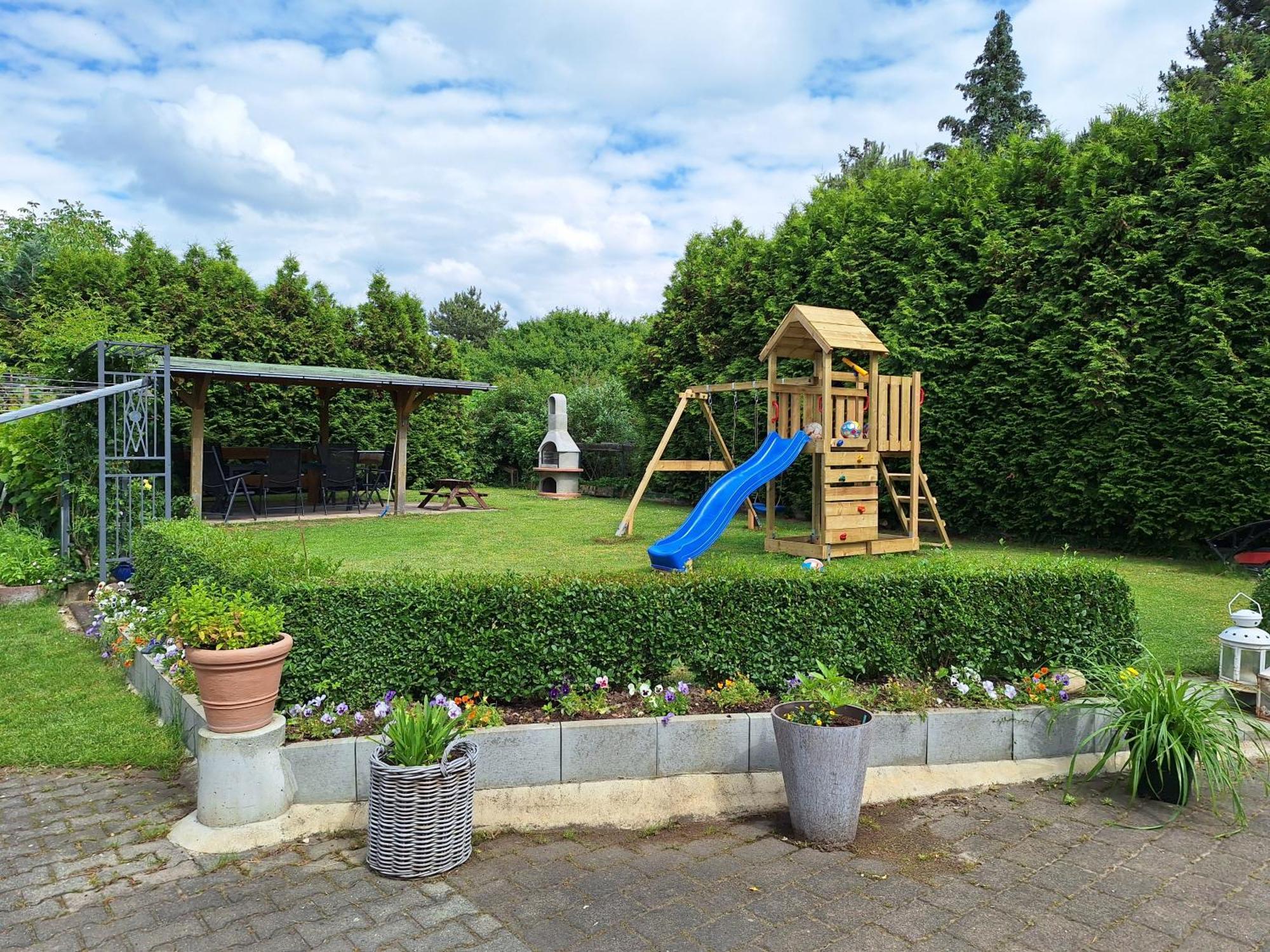 Gaststaette Und Pension Zur Schiene Merseburg Exterior foto